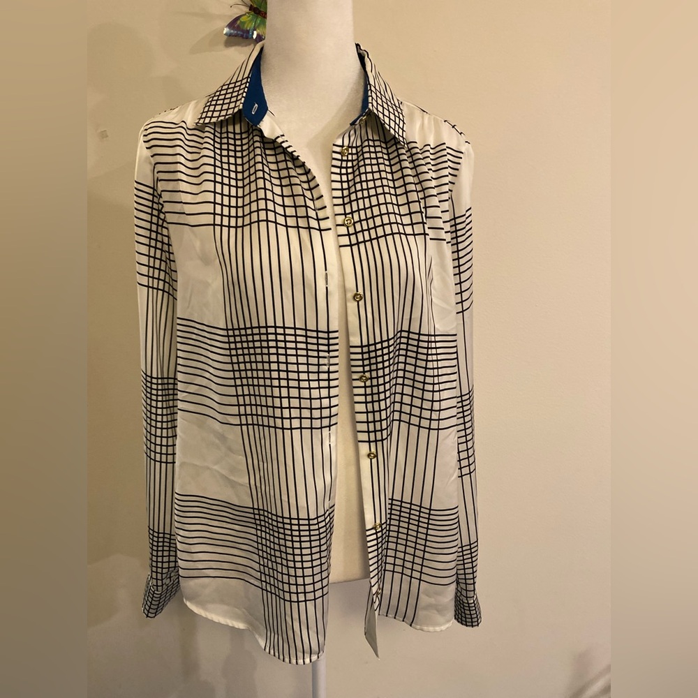 Banana Republic White with Black Striped Button-Up Blouse size Medium